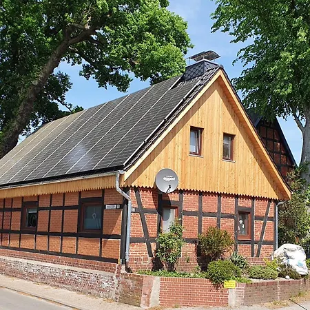Kleines Haus 110m2 In Mit Garten, Wifi Und 3 Schlafzimmern