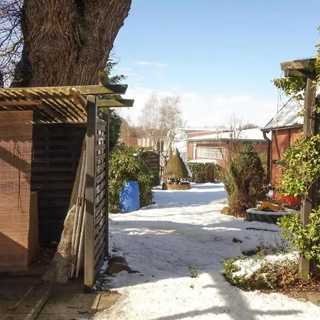 Kleines Haus 110m2 In Mit Garten, Wifi Und 3 Schlafzimmern