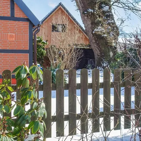 Kleines Haus 110m2 In Mit Garten, Wifi Und 3 Schlafzimmern
